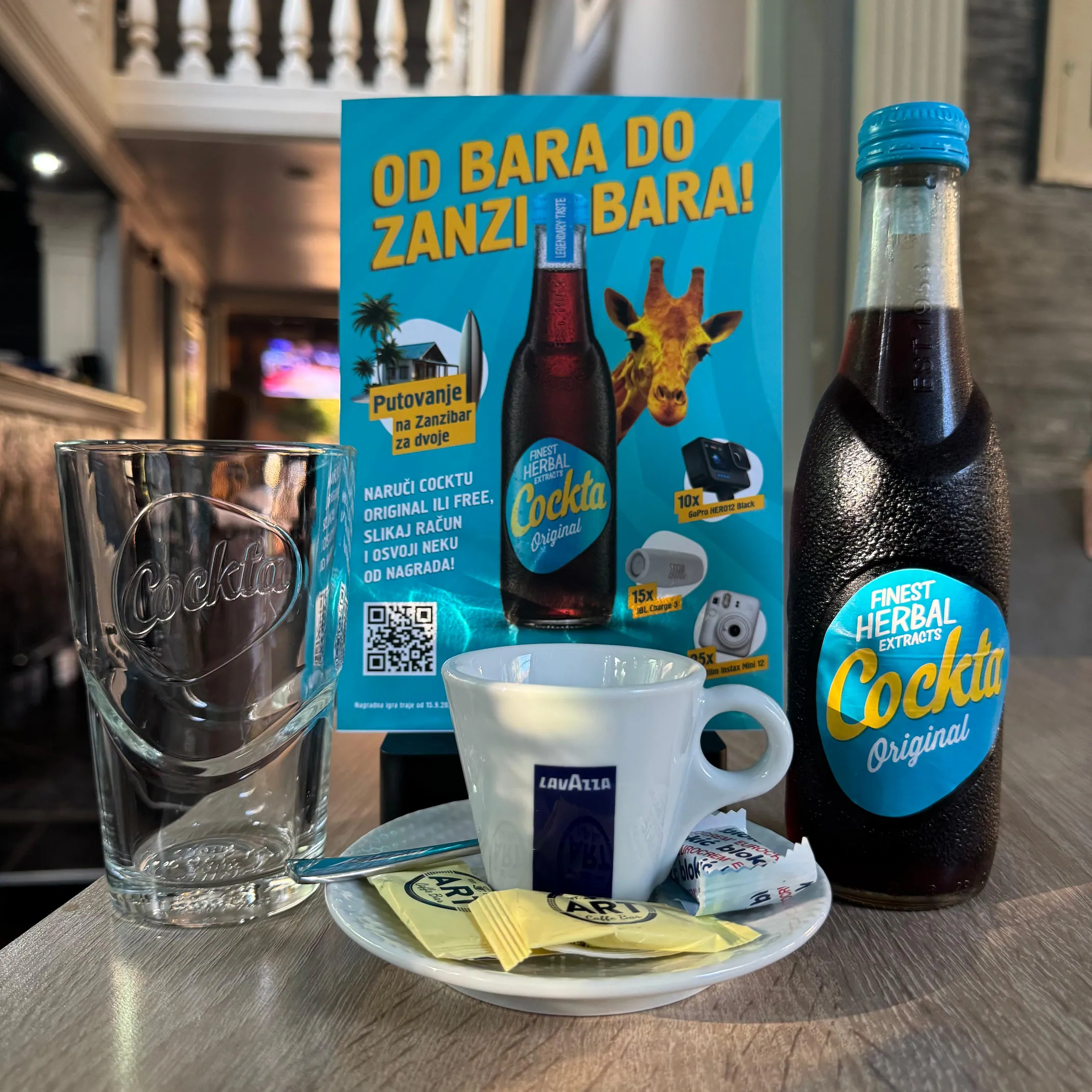 Cockta gazirana pića u Caffe Bar Art - popularan izbor gostiju