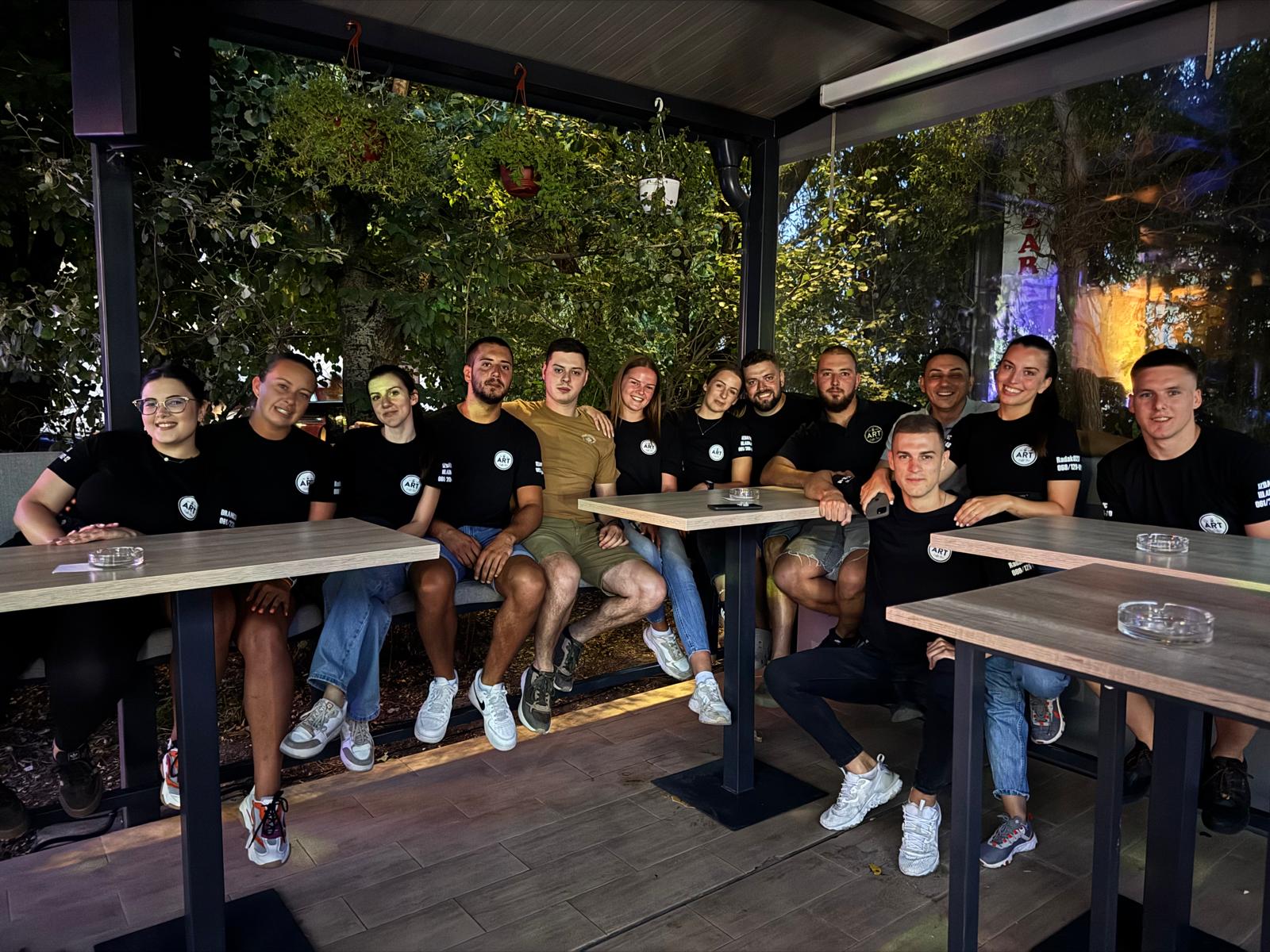 Detalji bašte sa stolovima - Caffe Bar Art Žitište